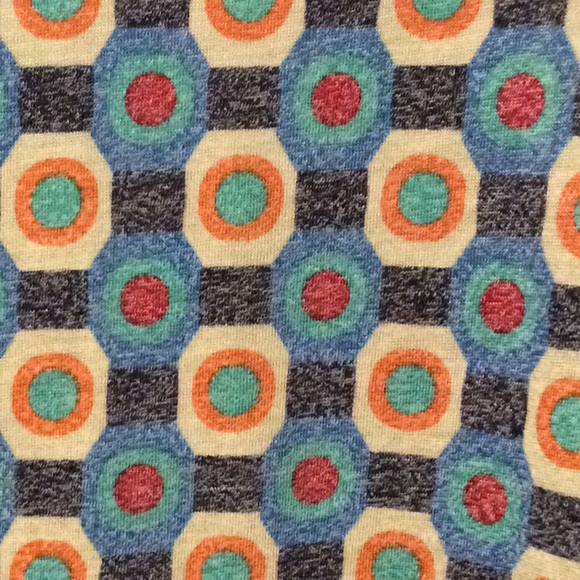 NWT LuLaRoe Classic Tee - Picture 2 of 3